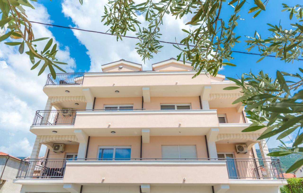 Villa Apartments Kordic Kaštela Eksteriør bilde