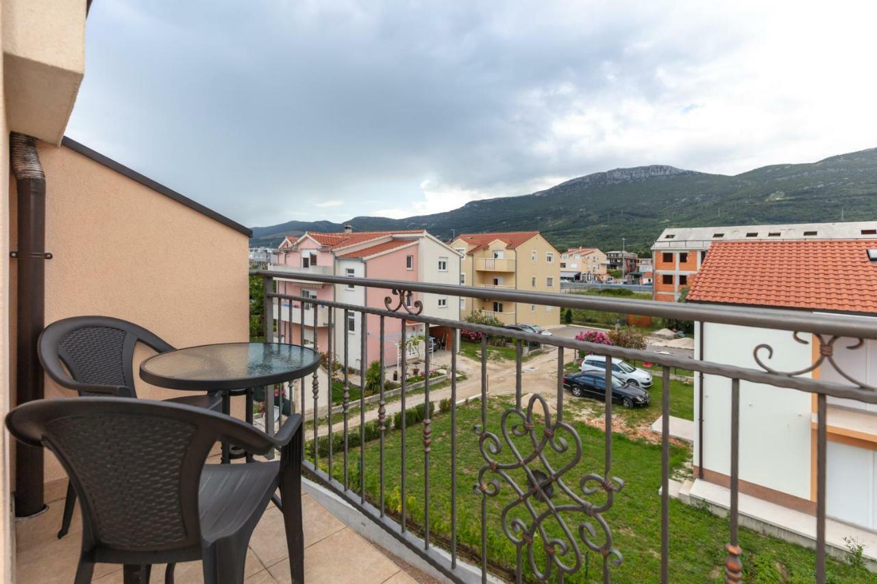 Villa Apartments Kordic Kaštela Eksteriør bilde