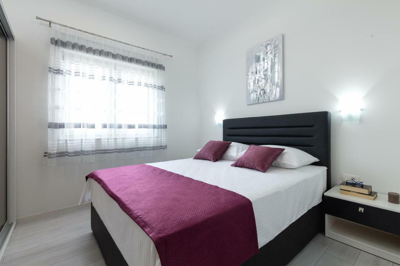 Villa Apartments Kordic Kaštela Eksteriør bilde