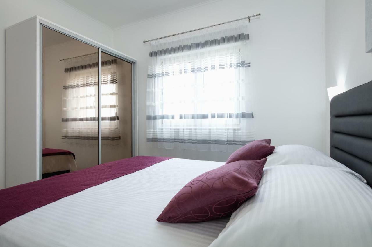 Villa Apartments Kordic Kaštela Eksteriør bilde