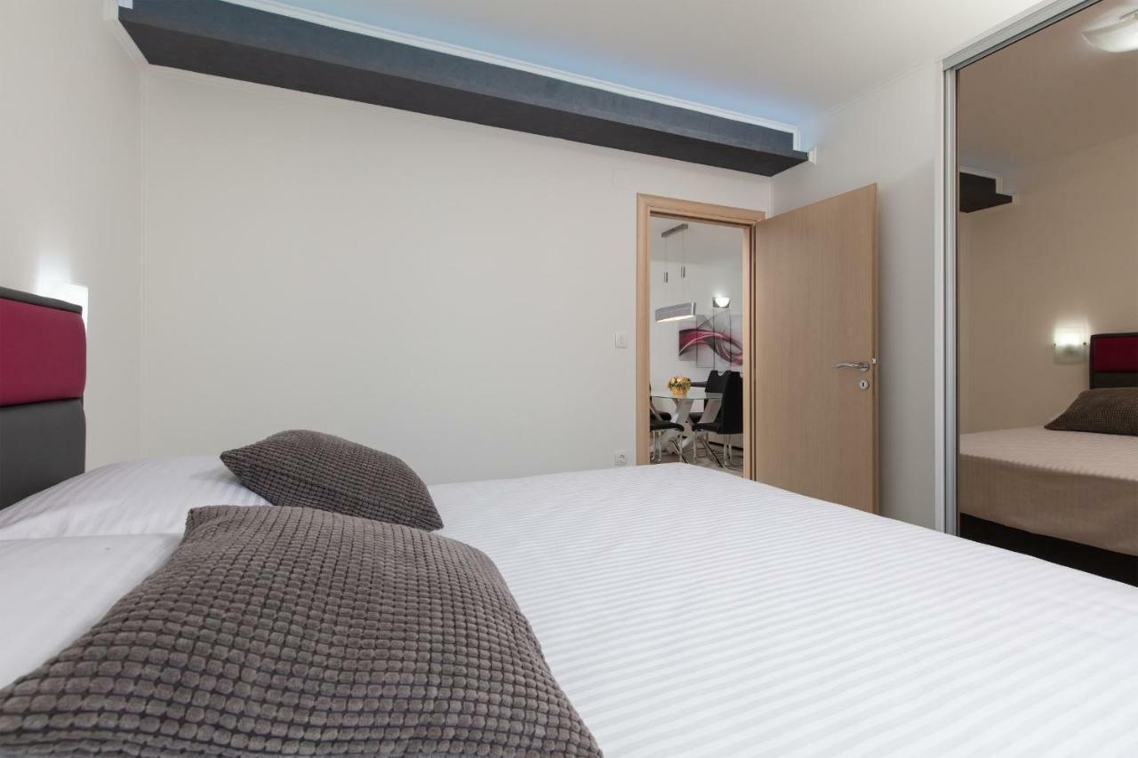 Villa Apartments Kordic Kaštela Eksteriør bilde
