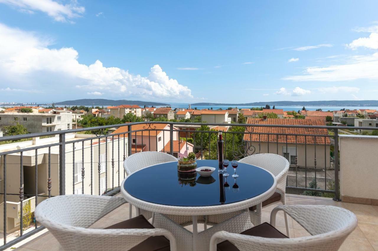 Villa Apartments Kordic Kaštela Eksteriør bilde