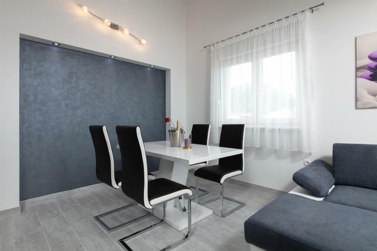 Villa Apartments Kordic Kaštela Eksteriør bilde