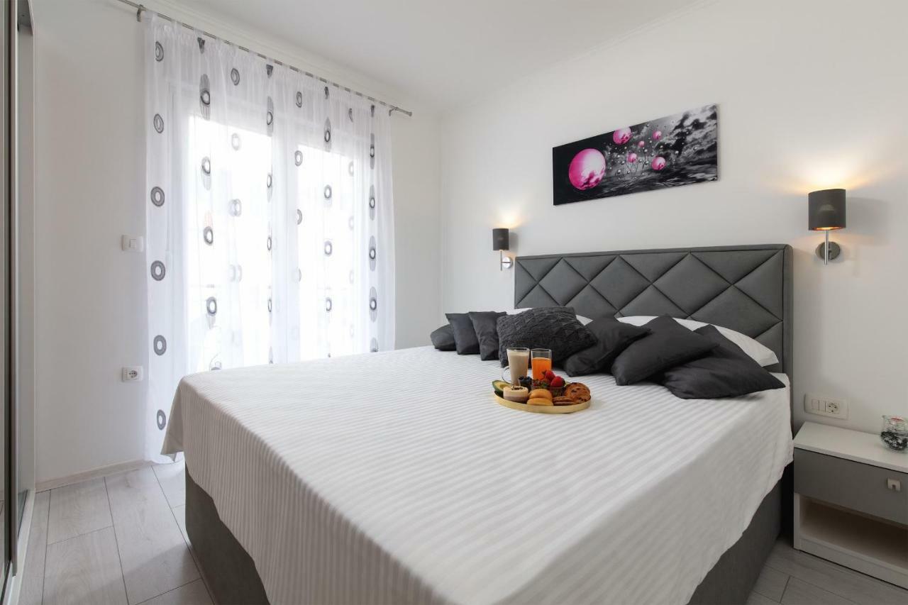 Villa Apartments Kordic Kaštela Eksteriør bilde