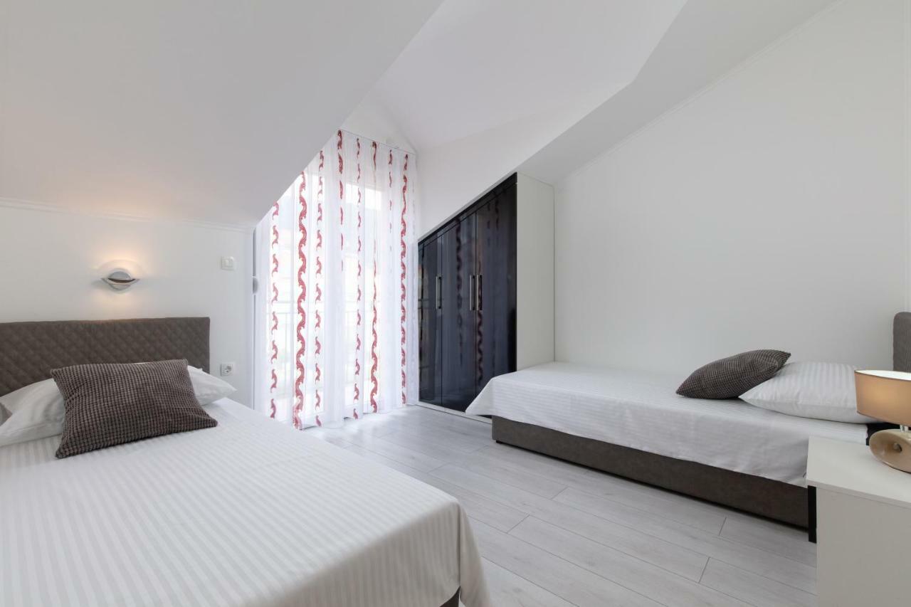 Villa Apartments Kordic Kaštela Eksteriør bilde