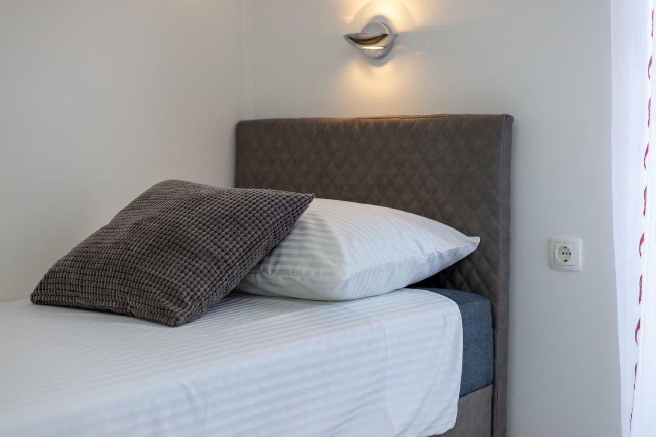 Villa Apartments Kordic Kaštela Eksteriør bilde