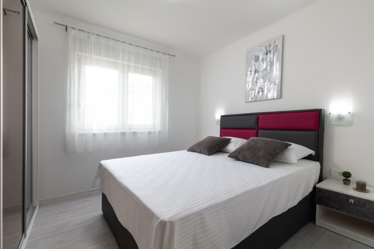 Villa Apartments Kordic Kaštela Eksteriør bilde