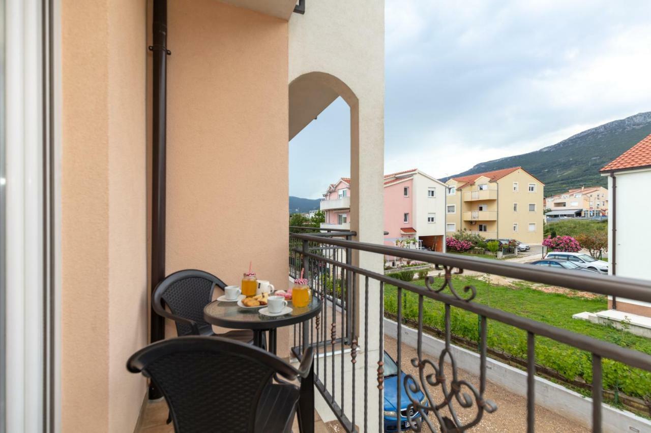 Villa Apartments Kordic Kaštela Eksteriør bilde