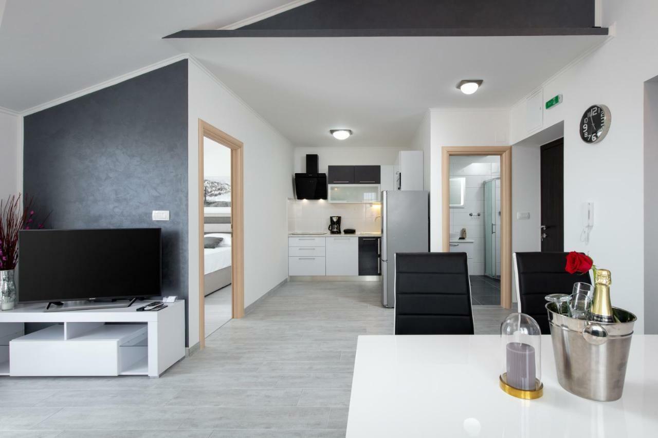 Villa Apartments Kordic Kaštela Eksteriør bilde