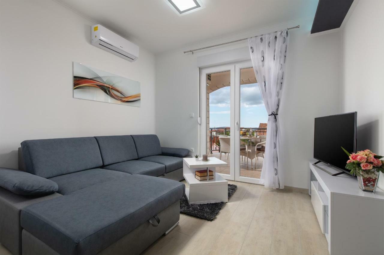 Villa Apartments Kordic Kaštela Eksteriør bilde