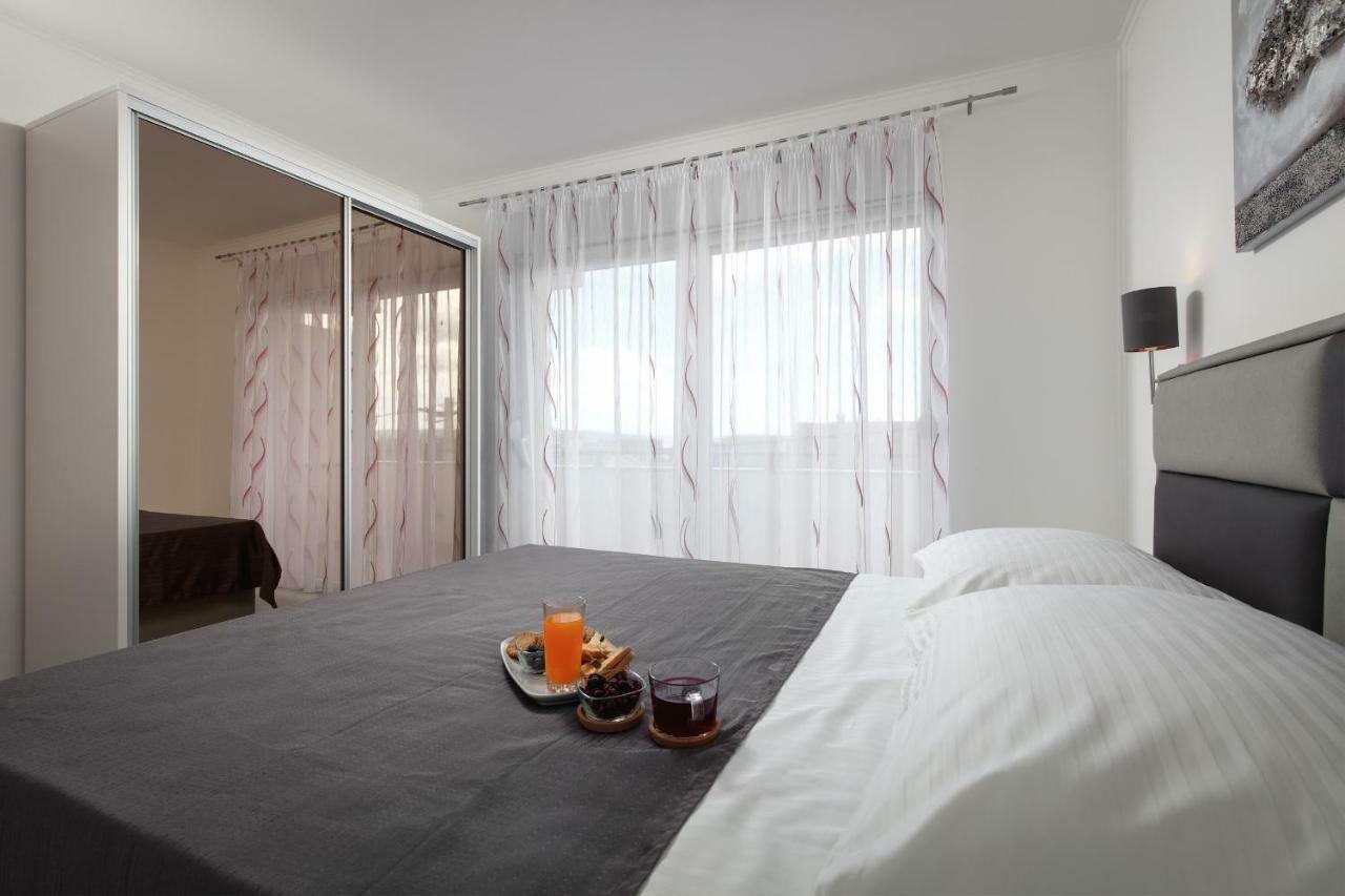 Villa Apartments Kordic Kaštela Eksteriør bilde
