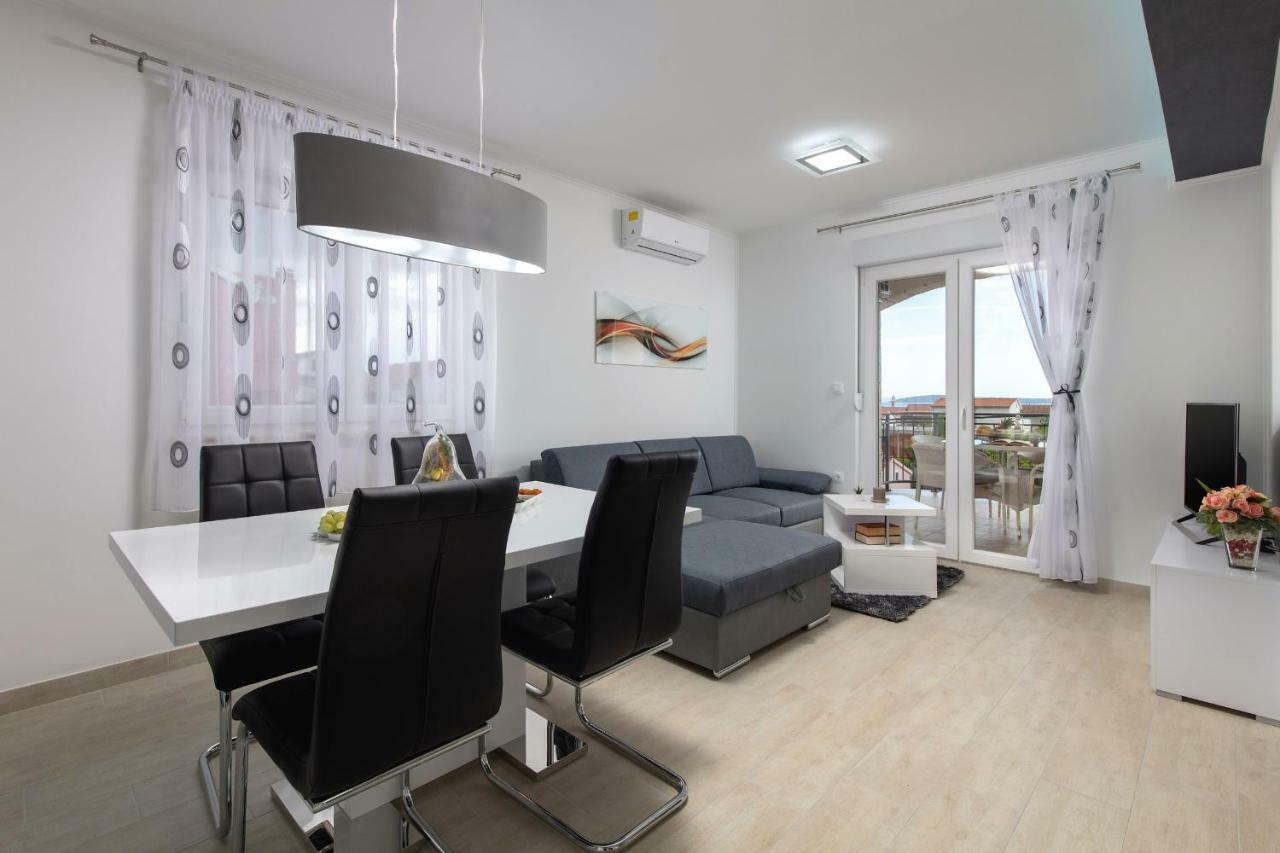Villa Apartments Kordic Kaštela Eksteriør bilde